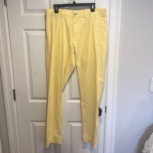 Men’s yellow khaki pant